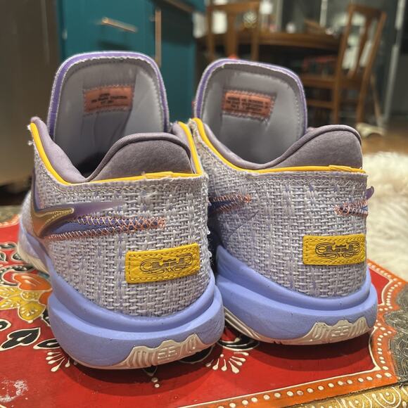 Men’s Size 9 Nike LeBron XX 20 Violet Frost- Purple Gold Blue Peach Sneakers main image 7